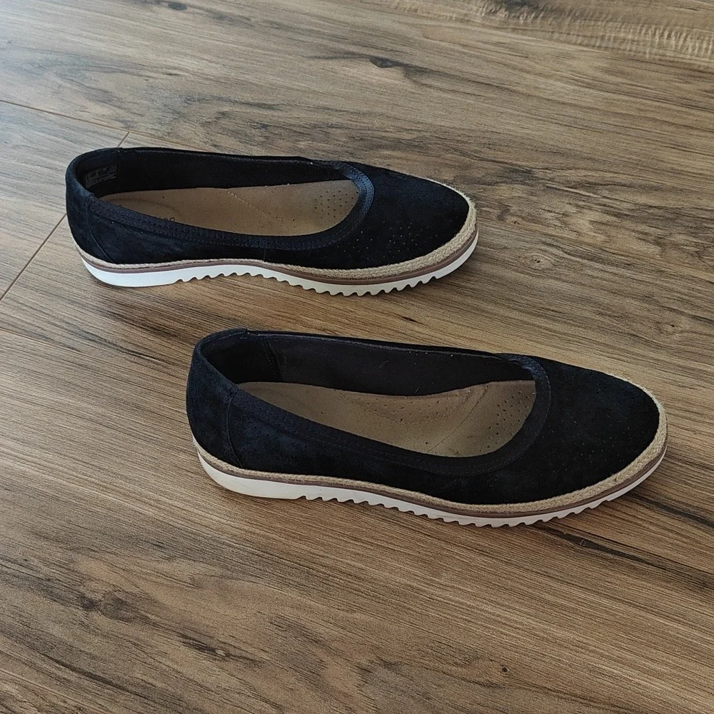 Like new Clark's suede espadrille flats
